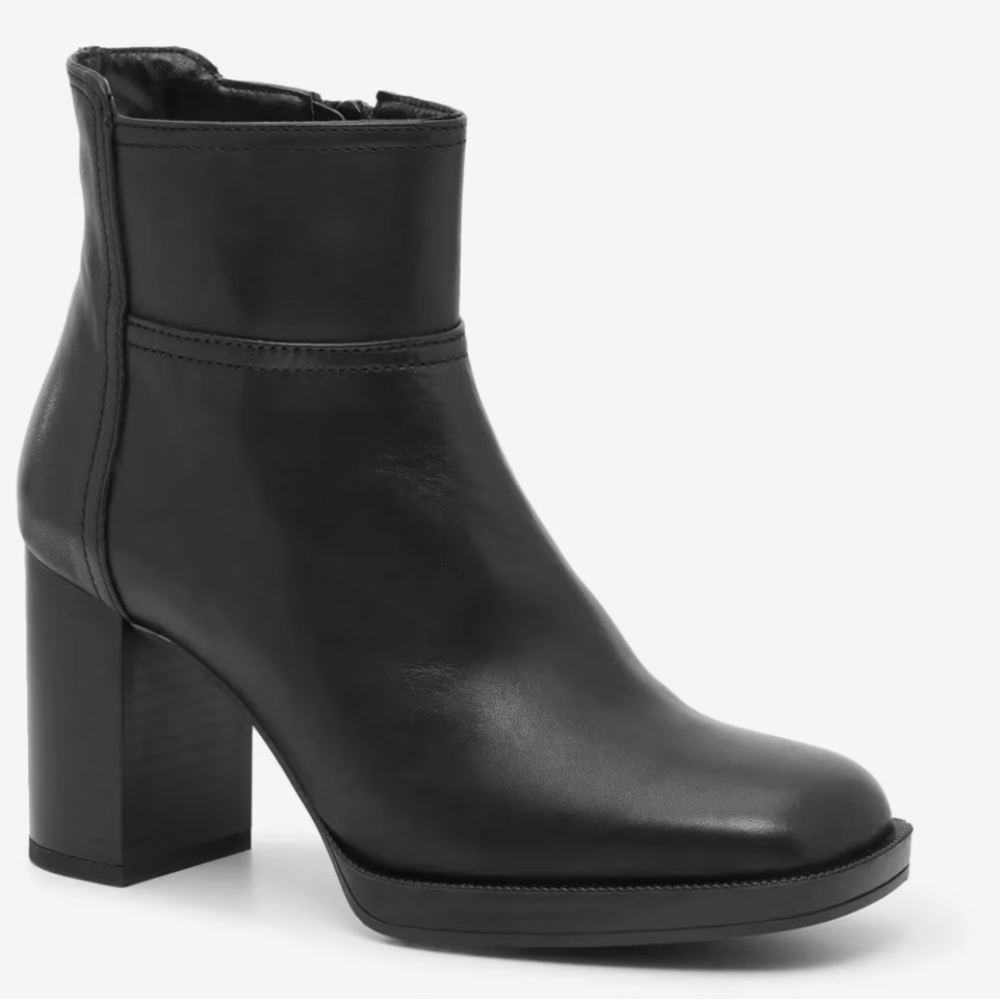 Coach and Four Black Leather Block Heel Ankle Boots. New never worn!